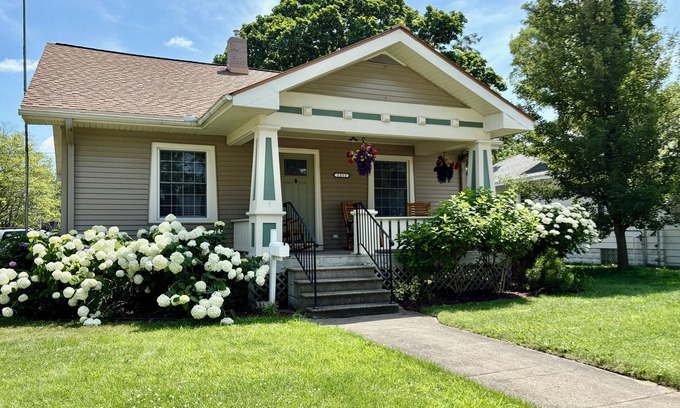 Lakeside House | Lincoln 2 -Near Lake Michigan, Dog Friendly, spacious, EV charger, Great House