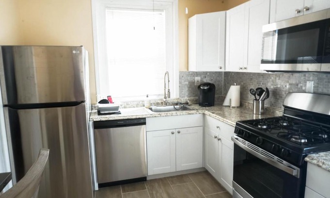 Prospect Park Apartment | Lincoln Manor - Newly Renovated, 1mile from PHL Airport and Sports Stadiums