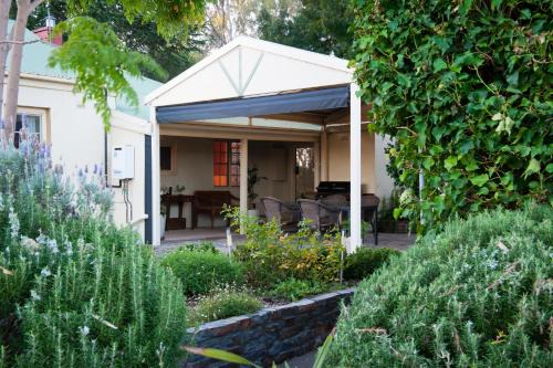 Williamstown House | Linfield Cottage