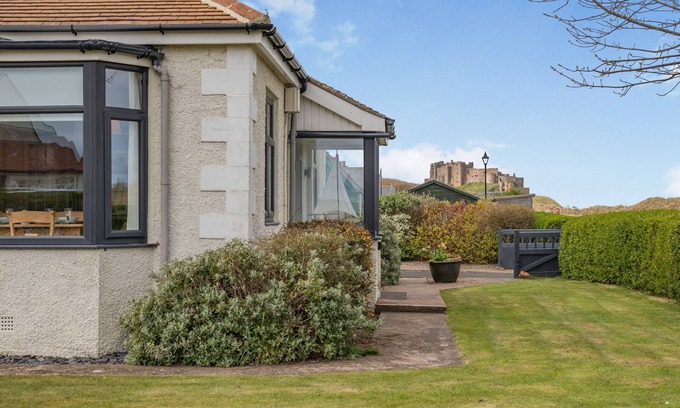 Bamburgh House | Links Cottage - Bamburgh