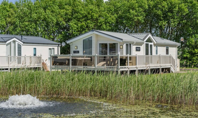 Flookburgh Cottage | LINKS LODGE, pet friendly, country holiday cottage in Flookburgh