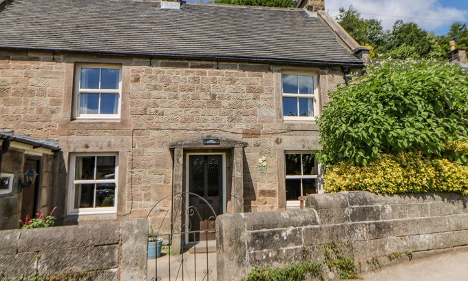 Birchover Cottage | LION COTTAGE, family friendly, character holiday cottage in Winster