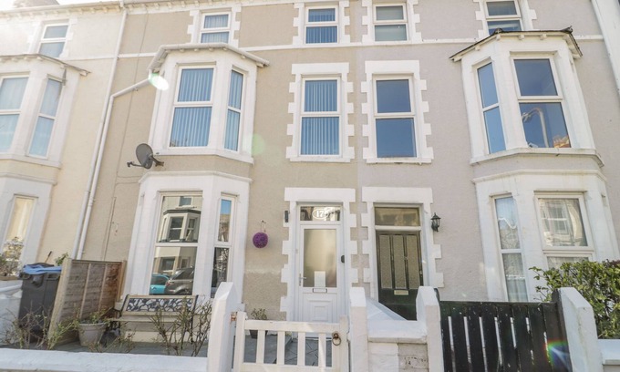 Llandudno Cottage | LISBOA, pet friendly, character holiday cottage in Llandudno