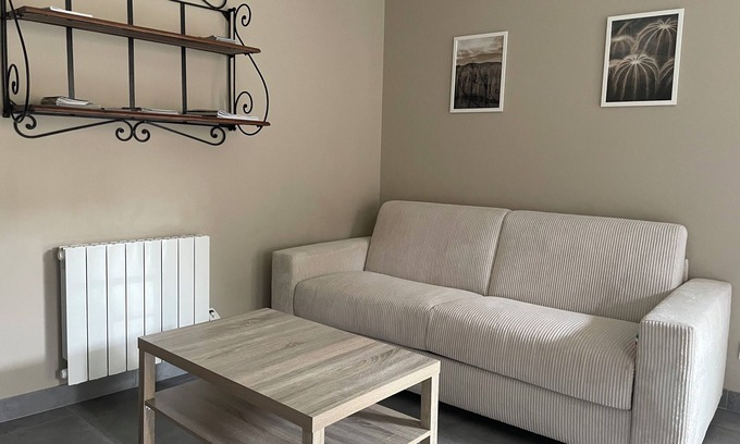La Roche-Posay House | * LISTED HOUSE WITH LANDSCAPED GARDEN (in the Medieval City)