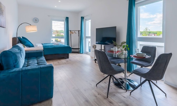 Rommelhausen Apartment | LiT LiVING: Luxus | Box SprIng | Kitchen | Parking