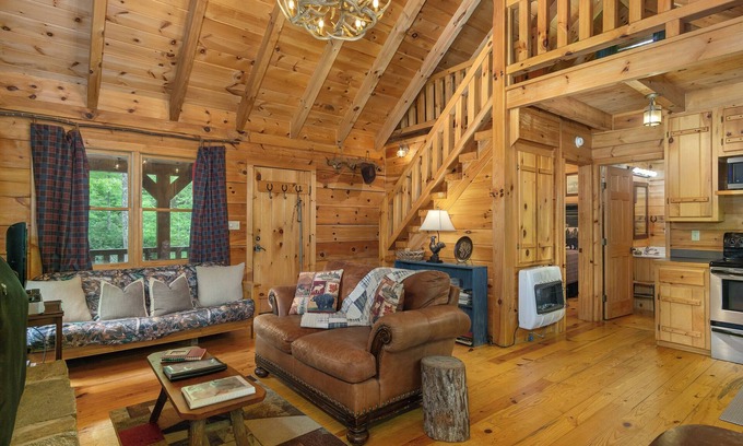 Burnsville Cabin | Literally on the river💦 Fish'n 🎣 Beach 🏖️ Kayaking 🛶 Fire Pit🔥Swimming Hole