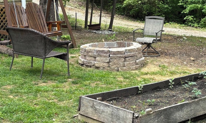 Mammoth Cave Cabin | LITTLE BEAR COVE—Cozy 1-bedroom cabin with WiFi, AC in charming Mammoth Cave