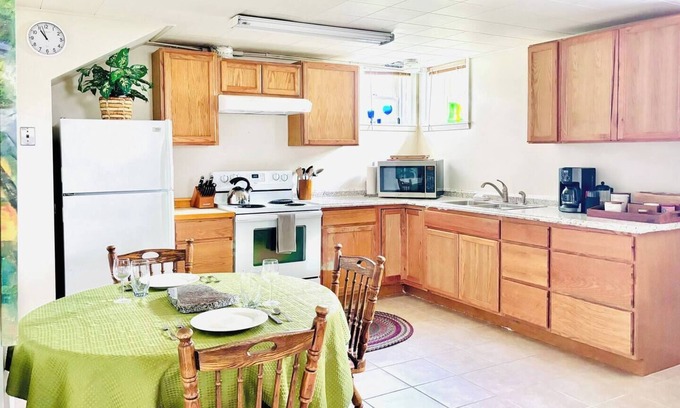 Rose Park Apartment | Little Burrow : University of Montana & Dornblaser