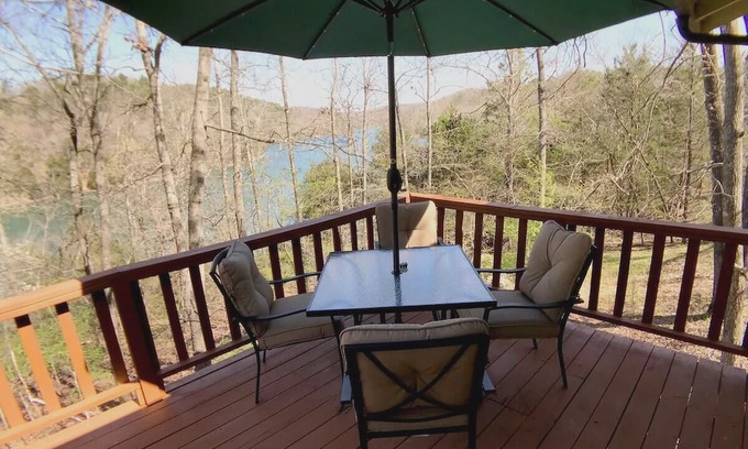 Eureka Springs House | Little Clifty Escape, Beaver Lake Waterfront, amazing lakefront