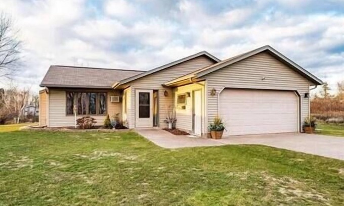 Sturgeon Lake House | Little Cottage on the Pond