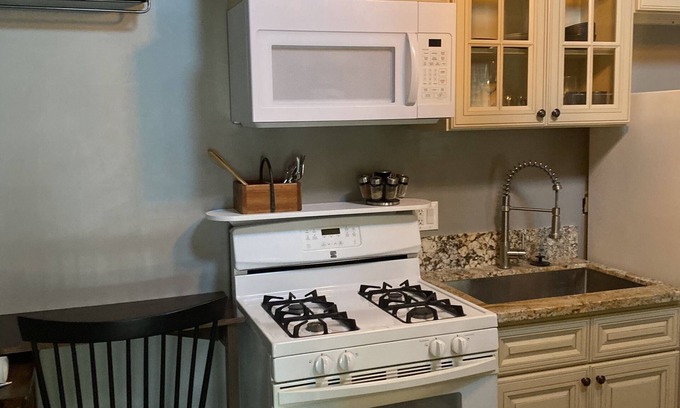 Altadena Apartment | Little Cottage