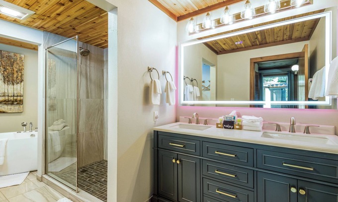 Newport Apartment | Little Creek Cove Beachfront Resort