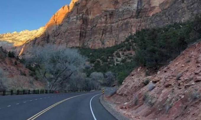 Apple Valley House | Little Creek Mesa Cabin with Zion NP Views-Jacuzzi