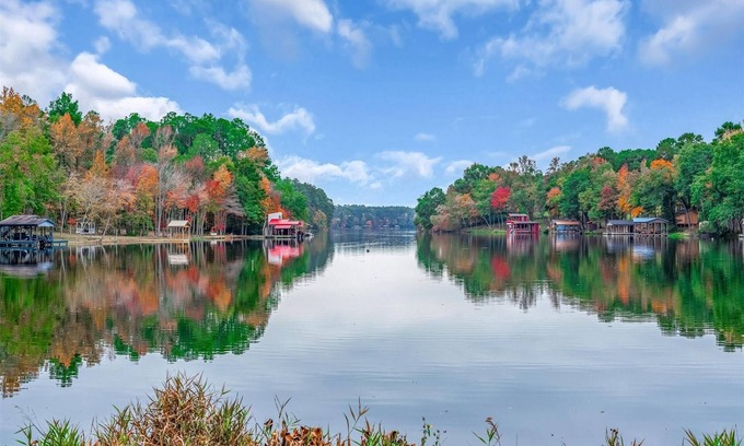 Holly Lake Ranch House | Little Getaway Paradise on the Golf Course w/Resort Amenities!