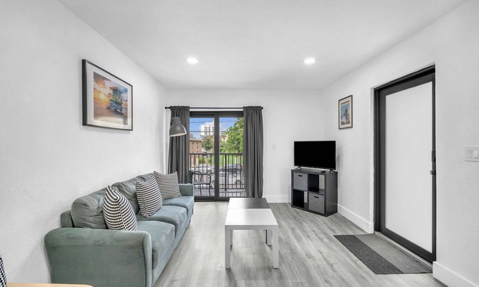 East Little Havana Apartment | Little Havana Gem Unit 4 - Stylish 2/1 - Renovated