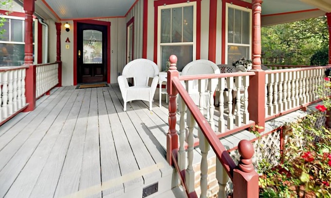 SoFi House | Little house on Monroe