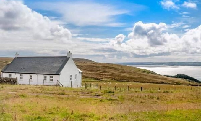 Cairnryan Cottage | LITTLE LAIGHT, pet friendly, country holiday cottage in Stranraer