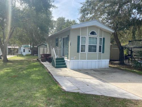 Salt Springs Resort | Little Lake Kerr-Maid