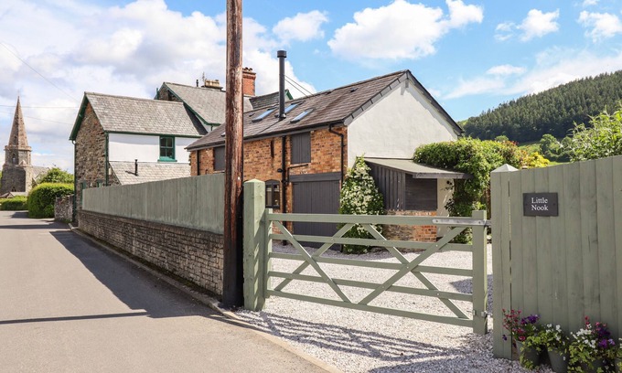 Llandrillo Cottage | LITTLE NOOK, family friendly, with open fire in Llandrillo