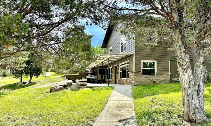 Whitehall House | Little Pipestone Lodge w/Views
