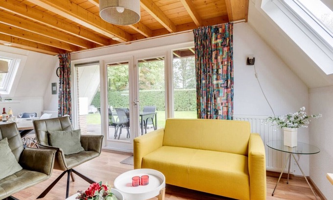 Zwiggelte House | Little Song Thrush I Beautiful Home near Forest Edge