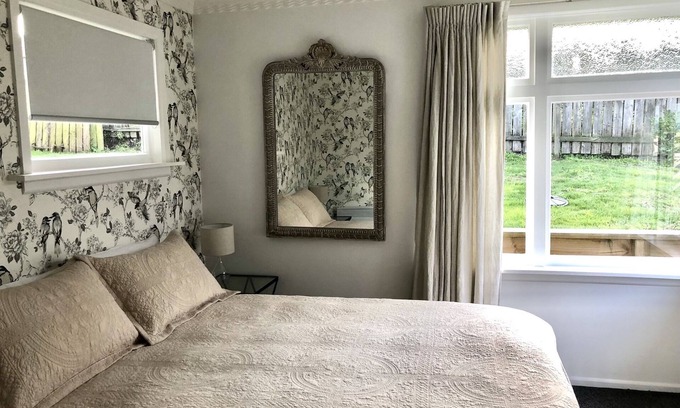 Oamaru Cottage | Little Sweetie in the Heart of Old Oamaru
