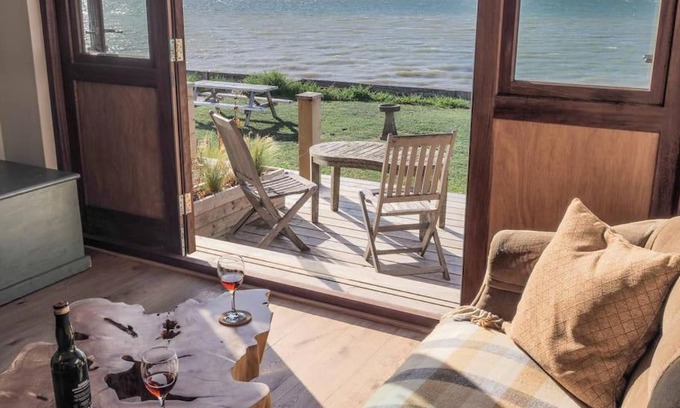 Cowes Ski Chalet | Little Tern, Beachside chalet 6, access to beach