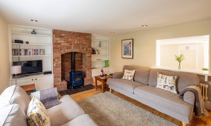 Aldeburgh House | Little Tern Cottage - sleeps 4 guests in 3 bedrooms