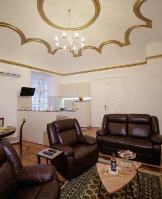 Varazdin Apartment | Little Vienna Gold Apartment
