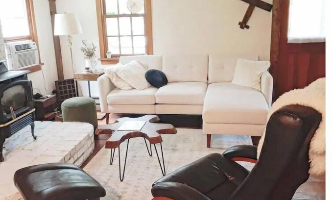 Germantown House | Little White House - Private near Hudson & hiking