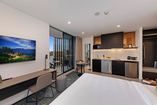 Kingswood Hotel | Littomore Suites Kingswood