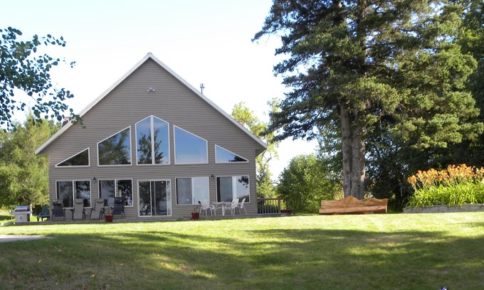 Shamrock Cabin | Live, Love, Laugh At The Lake