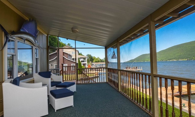Holcomb Cottage | Livin' on the Edge: Spectacular Waterfront Property