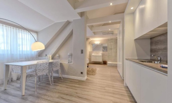 Karlstadt Apartment | Living am Carlsplatz