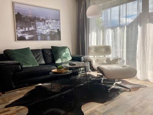 Saarbruecken Apartment | Living at Saarpartments -AdultsOnly- 2 Bedrooms, Kitchen - Business & Holiday Apartments for Long- and Short term Stay, 3 min to Train Station, Secure E-Bike Parking!