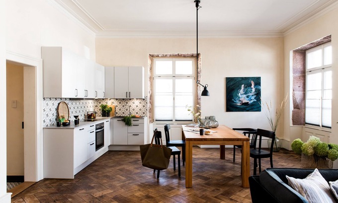 Lahr House | Living in the city palace, spacious 4-person apartment with wood-burning stove