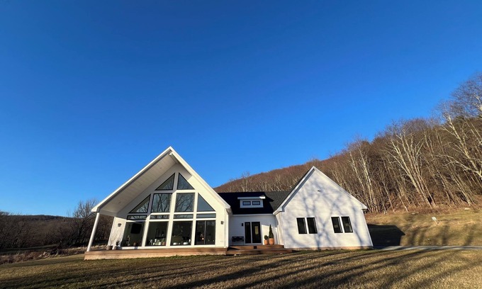 Livingston Manor House | Livingston Manor Lodge - brand new, modern upstate house - 10 min from town