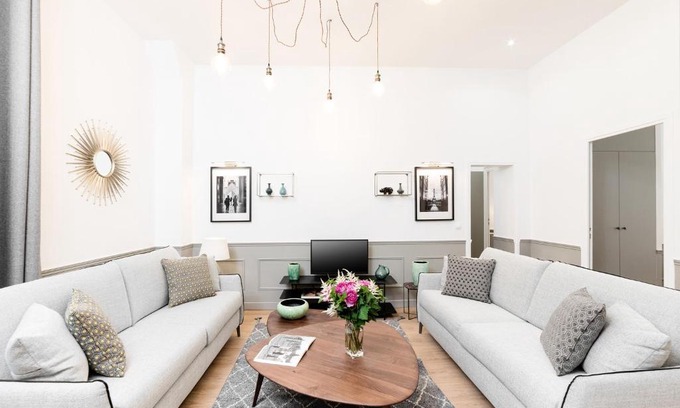 Saint-Vincent-de-Paul Apartment | LivinParis - Luxury 3 & 4 Bedrooms Montmartre I