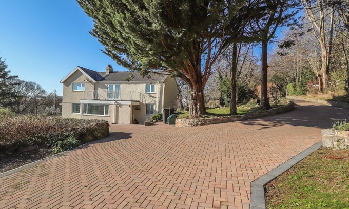 Rhyd-y-foel Cottage | LLECHA, family friendly, with open fire in Colwyn Bay