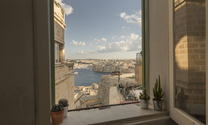 Valletta Apartment | "Lloyd House" - stylish 18th century palazzo in a perfect location of Valletta