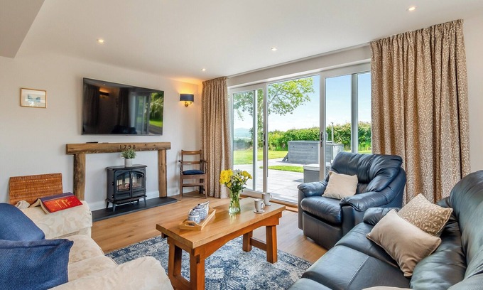 Clynderwen Cottage | Llwyncelyn Farmhouse