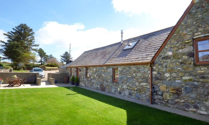 Pwllheli Cottage | Llynholidays Cae Garw Barn near Abersoch