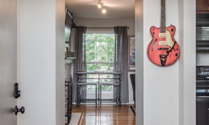 North Capitol Condo | Located at the center of it all! Broadway, 1st TN Park, Nissan Stadium & more
