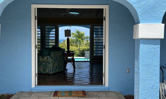 Testman Villa | Located in Shoys-Close to sandy beaches and the Buccaneer Hotel!