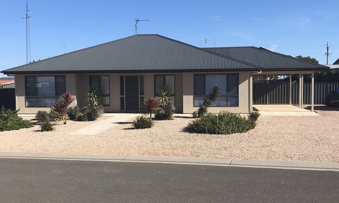 Moonta Bay House | Located within walking distance to Beautiful Simms Cove in a quiet Cul-de-Sac