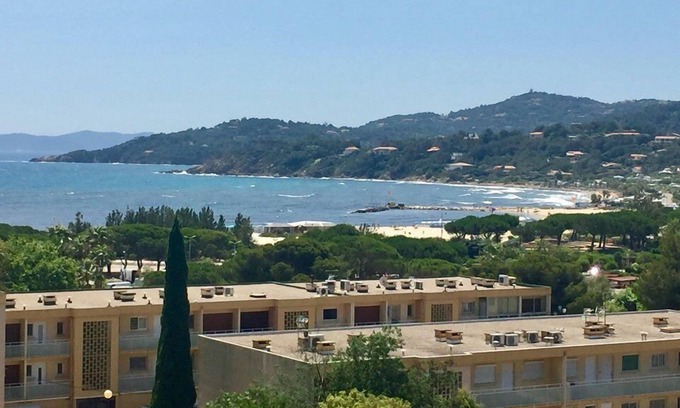La Faviere Apartment | Location 2/3 p. proche du port de Bormes à 300 m de la plage, vue mer