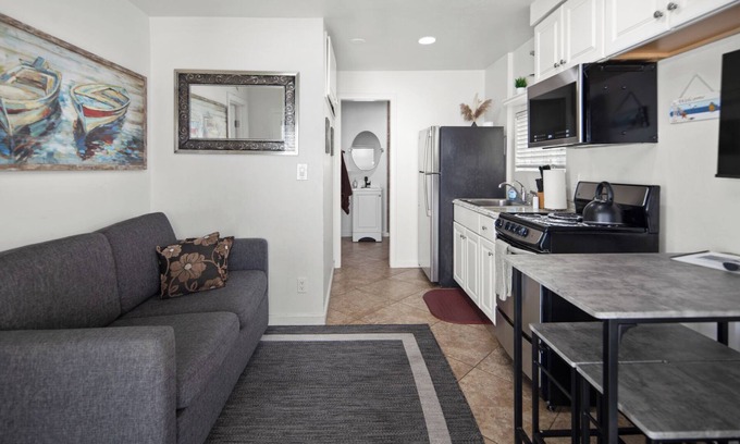 South Mission Beach House | Location And Value! Andrew's 1 Bedroom Beach Home
