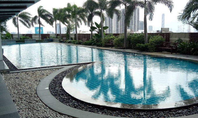 Sathorn Condo | Location at the center of Bangkok. Convenient to travel around city.