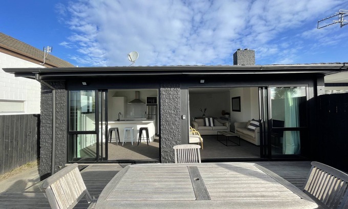 Merivale Apartment | Location, Location - Merivale Apartment