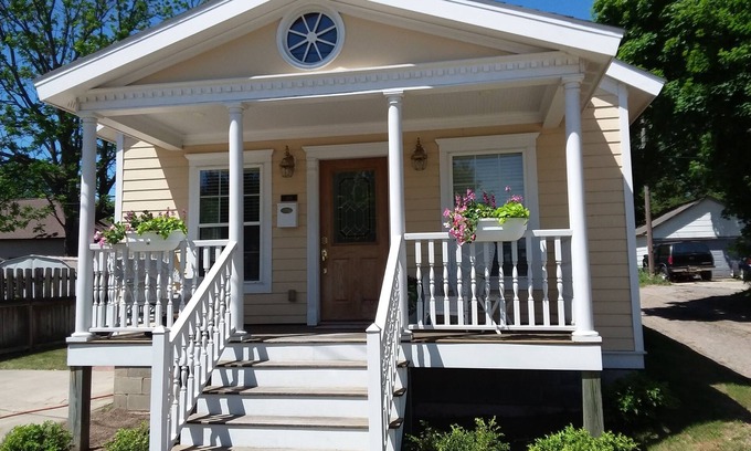 Ludington House | Location, Location, Location! Stay 1 month in Summer.for onlyn